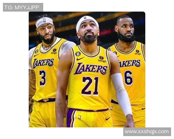 湖人对阵热火的比赛中为何双方选择放弃进攻策略解析