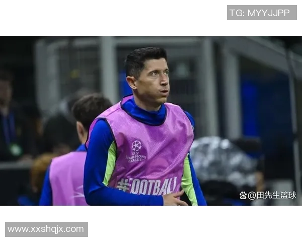 莱万领衔球队冲击新赛季目标球迷期待他的精彩表现与进球盛宴 莱万领衔球队冲击新赛季目标球迷期待他的精彩表现与进球盛宴